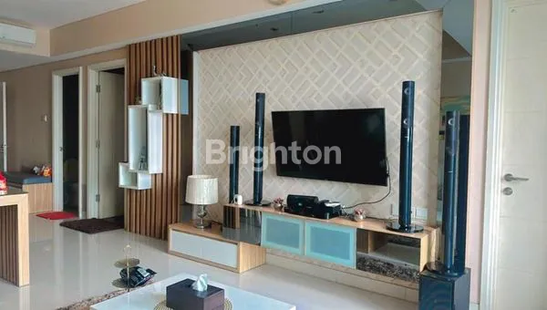 image APARTEMEN TRILIUM FULL FURNISH LANTAI 19 DI JALAN PEMUDA, GENTENG SURABAYA, DEKAT PLAZA SURABAYA DAN TUNJUNGAN PLAZA, LUAS 76 M² DAN 2 KAMAR TIDUR COCOK UNTUK HUNIAN ATAU INVESTASI PROPERTI, HGB, VIEW POOL, HARGA NEGO SAMPAI JADI! (2)
