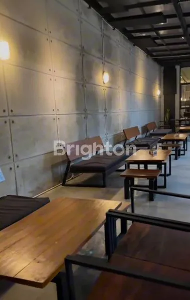 image RUANG USAHA TENGAH KOTA JALAN RAMAI EKS RESTO CAFE-SOLO (8)