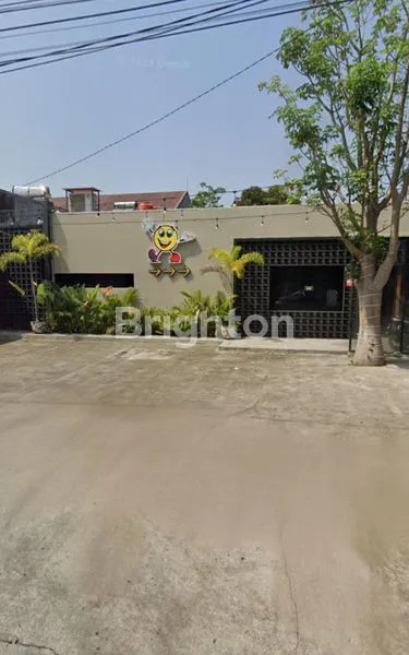 RUANG USAHA TENGAH KOTA JALAN RAMAI EKS RESTO CAFE-SOLO