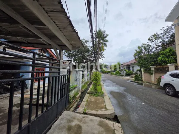 image RUMAH HOOK DIJUAL HITUNG TANAH SAJA (1)