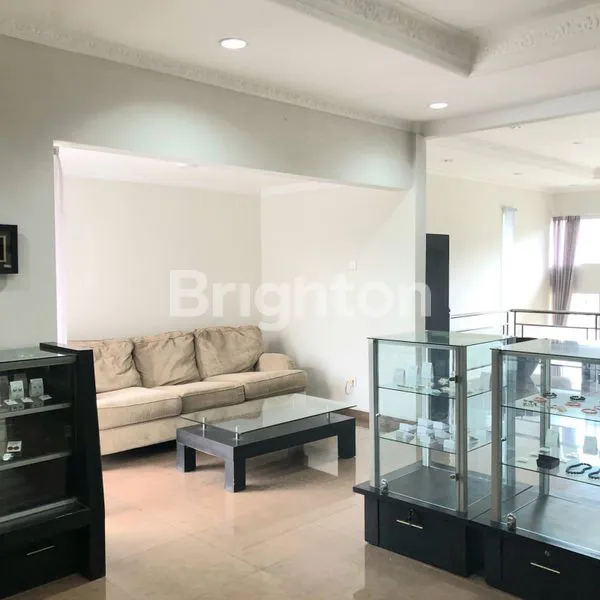 image GEDUNG SHOWROOM STRATEGIS DI CELUK SUKAWATI GIANYAR (3)