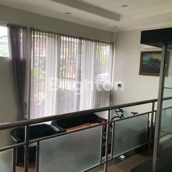 image GEDUNG SHOWROOM STRATEGIS DI CELUK SUKAWATI GIANYAR (7)