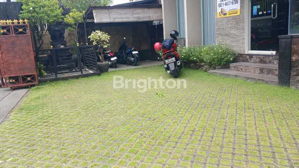 image GEDUNG SHOWROOM STRATEGIS DI CELUK SUKAWATI GIANYAR (8)