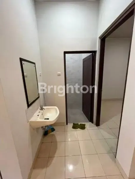 image DISEWAKAN RUMAH BEBAS RENOV DI KOTA WISATA (4)