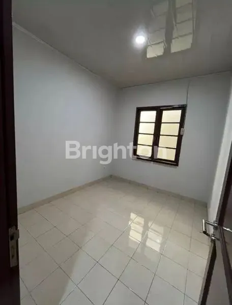 image DISEWAKAN RUMAH BEBAS RENOV DI KOTA WISATA (5)