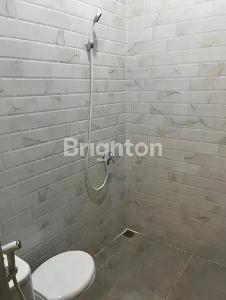 image DISEWAKAN RUMAH BEBAS RENOV DI KOTA WISATA (7)