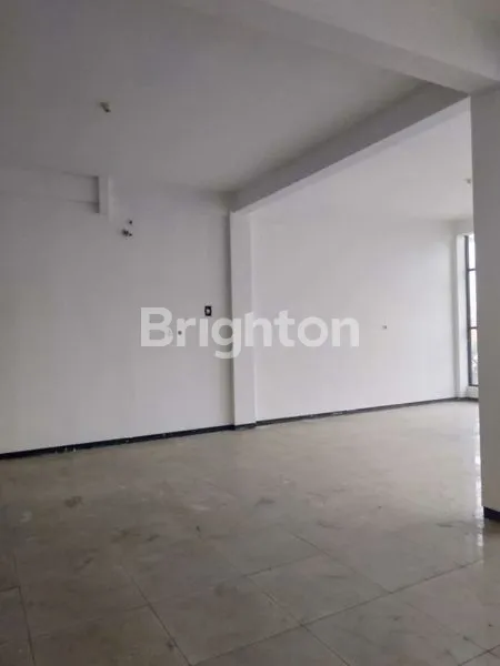 image RUKO 3 LANTAI DI PUSAT KOTA SIDOARJO, HALAMAN PARKIR LUAS (5)