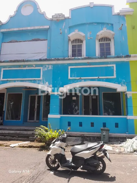 RUKO DI KAWASAN BISNIS BERKEMBANG DENGAN LOKASI STRATEGIS