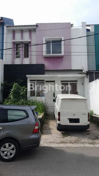 RUMAH 2 LANTAI SIAP HUNI DI PERUMAHAN ANDALUSIA