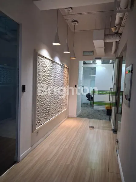 image RUANGAN KANTOR MEWAH LANTAI 8 MENARA 165 (6)
