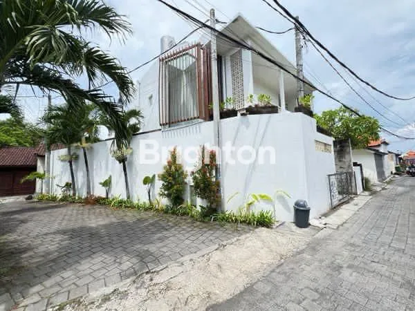 image 3 BR MODERN TROPICAL DESIGN VILLA AT BERAWA  (1)