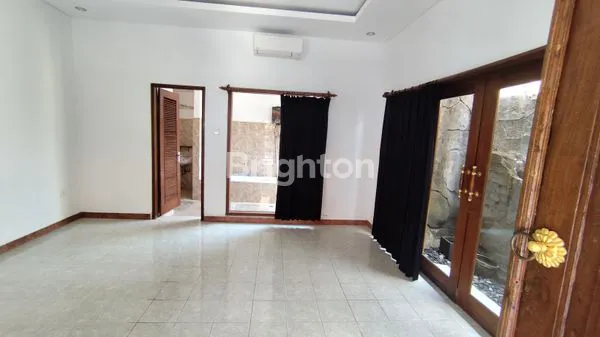 image A VINTAGE BALINESE VILLA WITH MANY OUTDOOR AREA @ PENYARINGAN , SANUR (3)