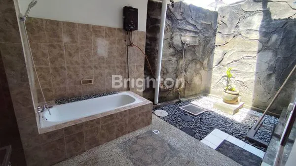 image A VINTAGE BALINESE VILLA WITH MANY OUTDOOR AREA @ PENYARINGAN , SANUR (2)