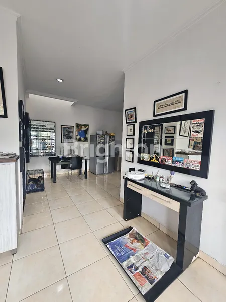 image RUMAH HOEK CANTIK 2 LANTAI DI KAWASAN TENANG DURI KEPA (1)