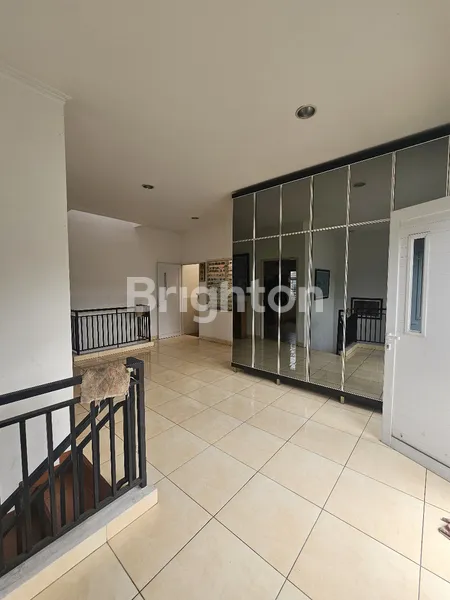 image RUMAH HOEK CANTIK 2 LANTAI DI KAWASAN TENANG DURI KEPA (8)