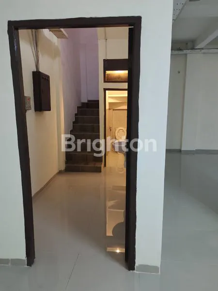 image RUMAH TOKO DI MANYAR (6)