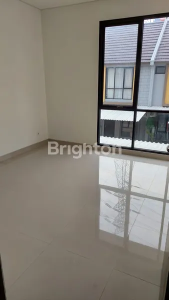image RUMAH 2 LANTAI SIAP HUNI DI CLUSTER VALENCIA, PARKVILLE SERPONG – LOKASI STRATEGIS @ RP 750 JUTA (4)