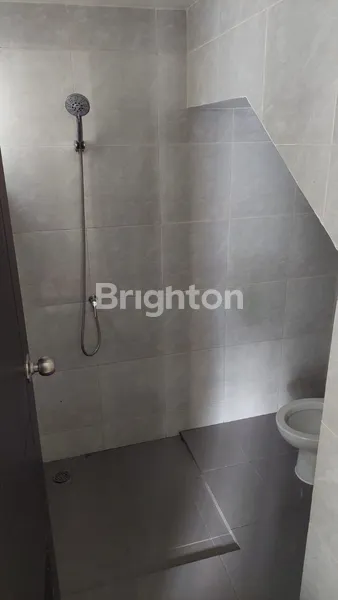 image RUMAH 2 LANTAI SIAP HUNI DI CLUSTER VALENCIA, PARKVILLE SERPONG – LOKASI STRATEGIS @ RP 750 JUTA (7)