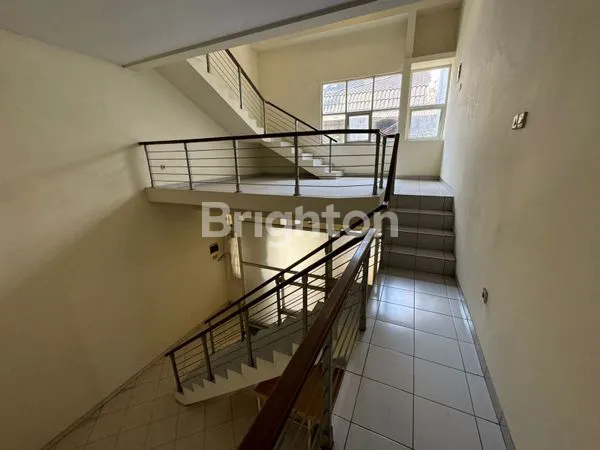 image RUMAH BAGUS SPLIT LEVEL 31/2LT DEKAT STARBUCK TANJUNG DUREN  RUMAH LANGKA  SPLIT LEVEL  BAGUS SEKALI (8)