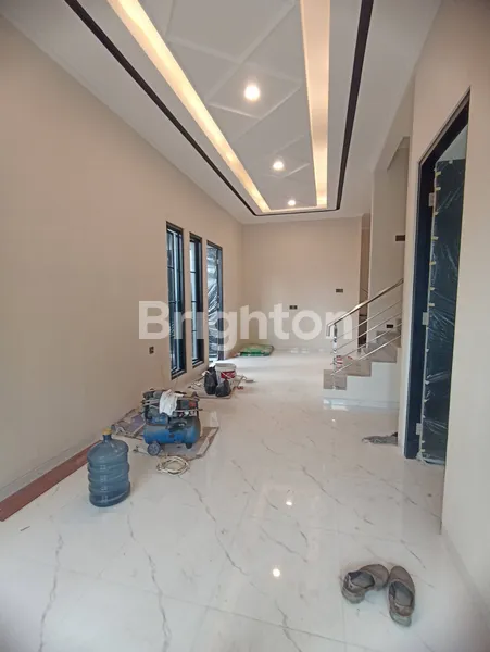 image RUMAH HOOK AREA MANYAR JAYA MIMIMALIS KONTEMPORER GRESS 2 LANTAI (1)