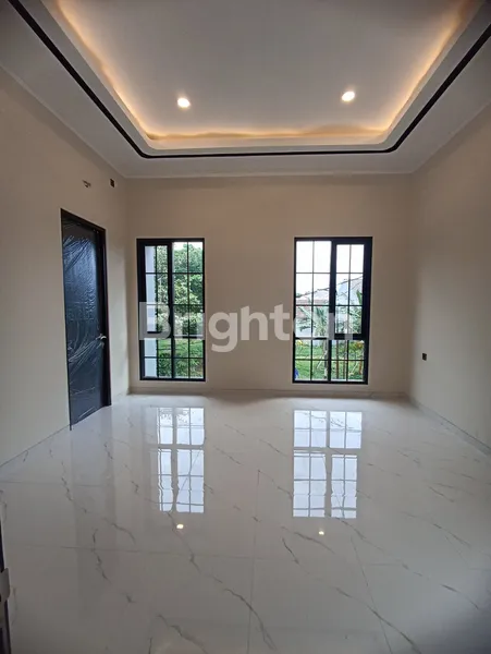 image RUMAH HOOK AREA MANYAR JAYA MIMIMALIS KONTEMPORER GRESS 2 LANTAI (2)