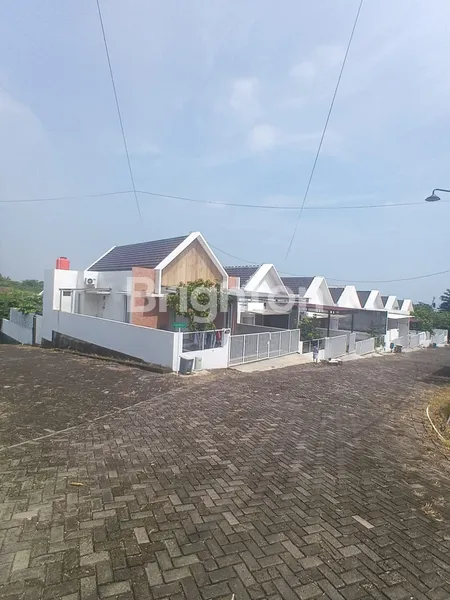 image RUMAH DENGAN PEMANDANGAN LAUT DI NGALIYAN SEMARANG  (1)