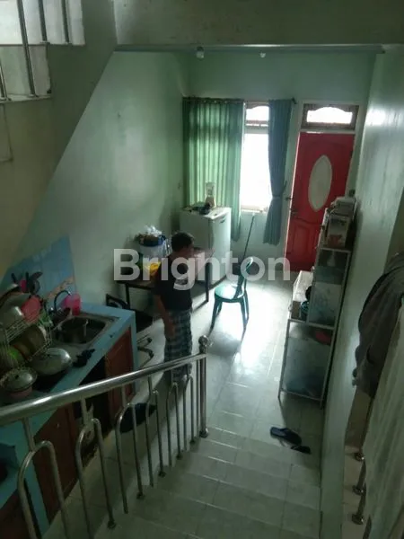 image RUMAH STRATEGIS 3 LANTAI DEKAT CCM & AKSES TOL SENTUL, DILALUI ANGKOT – HARGA 650 JUTA NEGO! (4)