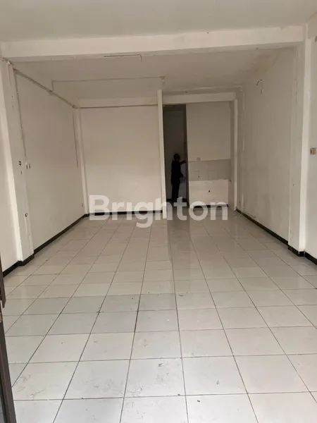 image RUKO KLAMPIS SQUARE SIAP PAKAI LOKASI SANGAT STRATEGIS UNTUK USAHA (3)