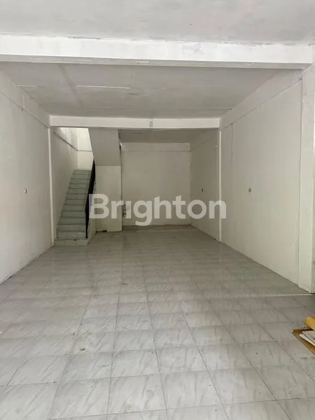 image RUKO 2 LT SIAP PAKAI DIAREA YANG RAMAI SANGAT COCOK UNTUK INVESTASI BISNIS DI KARAH AGUNG DEPAN PUSVETMA DAN JAWA POS LAMA DEKAT JAMBANGAN KETINTANG  (4)