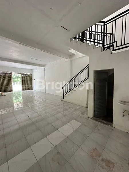 image RUKO 2 LT SIAP PAKAI DIAREA YANG RAMAI SANGAT COCOK UNTUK INVESTASI BISNIS DI KARAH AGUNG DEPAN PUSVETMA DAN JAWA POS LAMA DEKAT JAMBANGAN KETINTANG  (3)