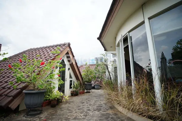 image RUMAH MEWAH, TERAWAT, SPARMAN SLIPI JAKARTA BARAT (8)