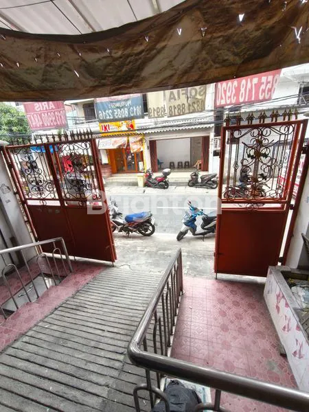 image RUKO PADEMANGAN PINGGIR JALAN UK 5.2X17 3 LANTAI SHM ROW 2 MOBIL (1)