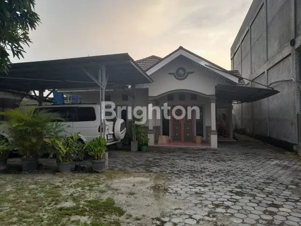 image JUAL RUMAH SANGAT STRATEGIS DEKAT BANDARA (1)