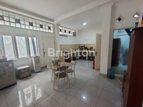 image RUMAH MEWAH 6 KT DI JL. MAGATRU BANDUNG (3)