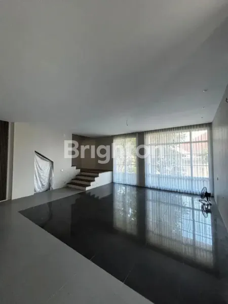 image RUMAH MEWAH 3 LANTAI PAKUWON CITY (2)