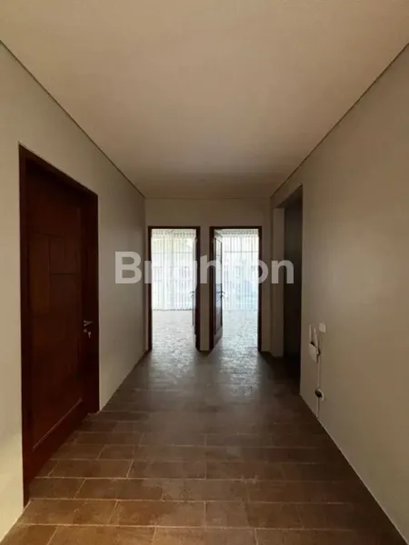 image RUMAH MEWAH 3 LANTAI PAKUWON CITY (6)