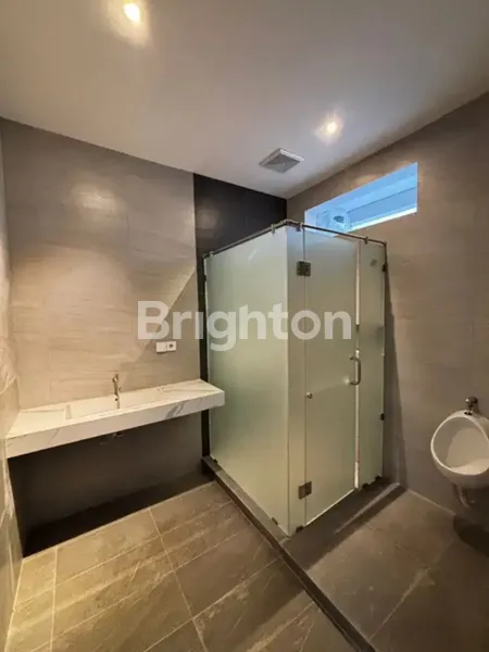 image RUMAH MEWAH 3 LANTAI PAKUWON CITY (8)