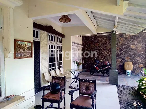 image MANYAR INDAH 2ND TERAWAT SIAP PAKAI, LUAS 252 M² BISA KPR, DEKAT FASUM TAMAN (8)