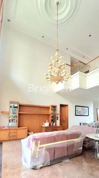 image RUMAH MEWAH TERAWAT SIAP PAKAI 700 M2 SEMI FURNISH SETRA DUTA (2)