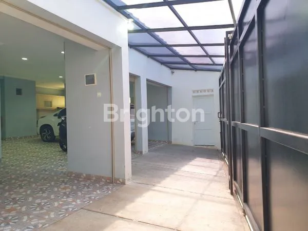 image RUMAH MEWAH 2 LANTAI DI KEBAYORAN BARU (3)