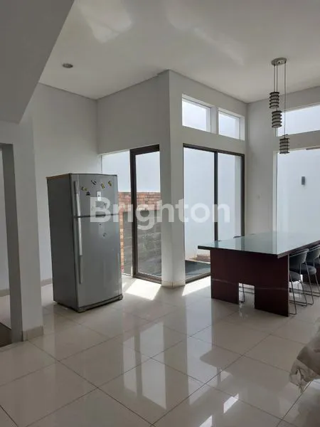 image RUMAH EKSKLUSIF 4+1 KT DEKAT TOLL NAGRAK CIBUBUR (3)