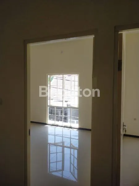 image RUMAH 2 LANTAI SHM, 160M² DI SURABAYA (2)