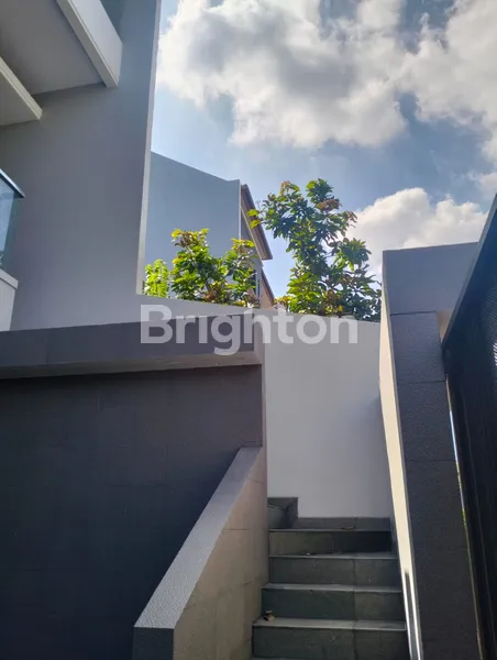 image RUMAH BARU 3,5 LANTAI DI DANAU INDAH — DESAIN MODERN, LOKASI STRATEGIS! (8)