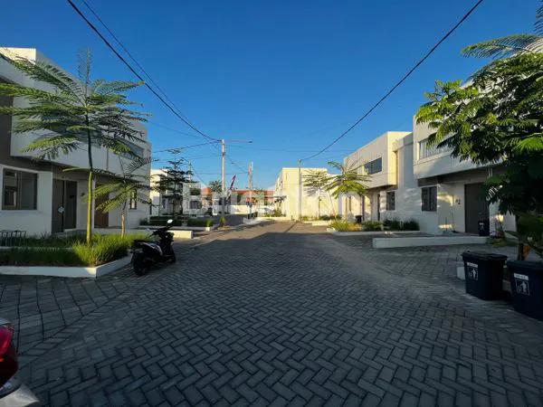 image RUMAH MEWAH SIAP HUNI DI JALAN JUANDA (8)