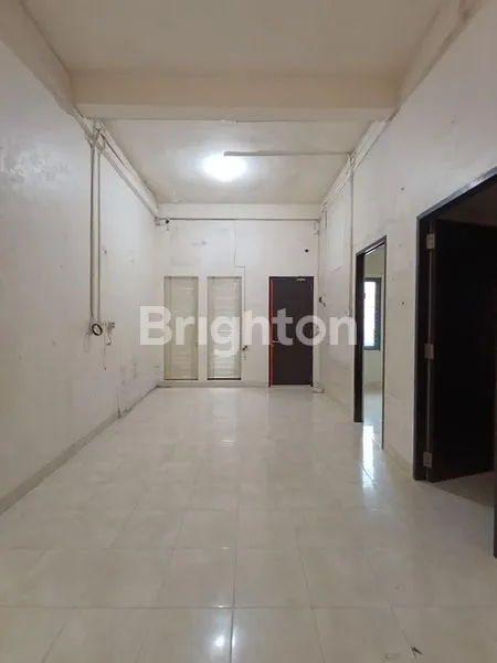 image HOT DEALS RUMAH KOKOH 2,5 LANTAI PONDASI SIAP 3 LANTAI DEKAT KAMPUS BINUS COCOK BUAT HUNIAN, KOS-KOSAN & TEMPAT USAHA DI KEMANGGISAN JAKARTA BARAT (2)