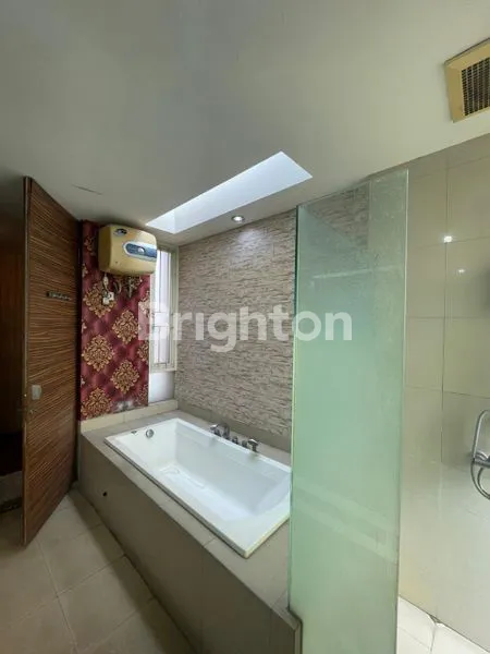 image RUMAH 2 LANTAI SEMI FURNISHED DI MAHOGANY (6)