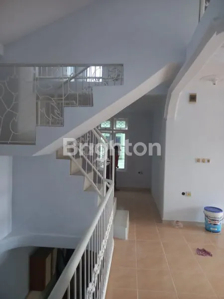 image DI JUAL RUMAH MURAH DI CIOMAS DENGAN KAMAR TIDUR 4 DAN KAMAR MANDI 3, 10 MENIT KE PUSAT KOTA BOGOR, 15 MENIT KE STASIUN BOGOR, 20-30 MENIT KE GERBANG TOL, 15 MENIT KE ALUN-ALUN BOGOR (3)