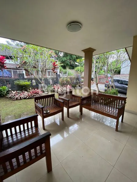 image RUMAH MEWAH LT 521M² DI CIGADUNG BANDUNG (3)