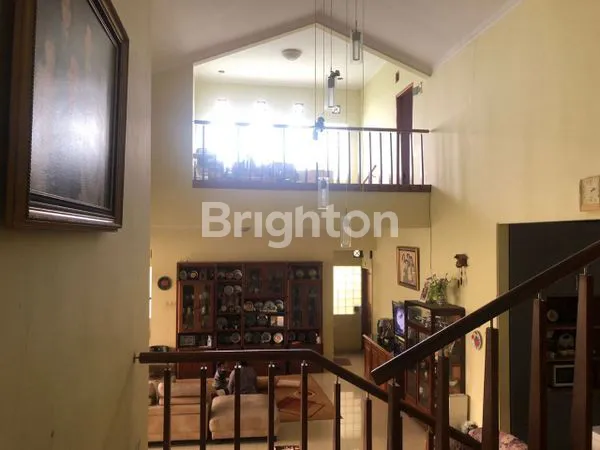 RUMAH MEWAH LT 521M² DI CIGADUNG BANDUNG