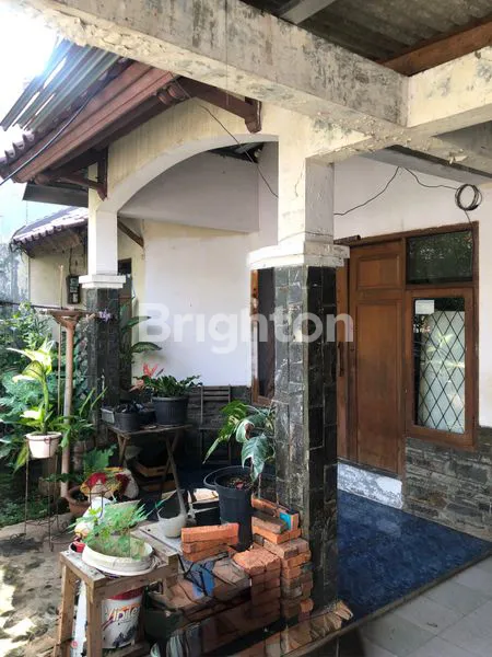 image RUMAH TUA HOEK 2 LANTAI (HITUNG TANAH) DI KELAPA GADING JAKARTA UTARA (1)
